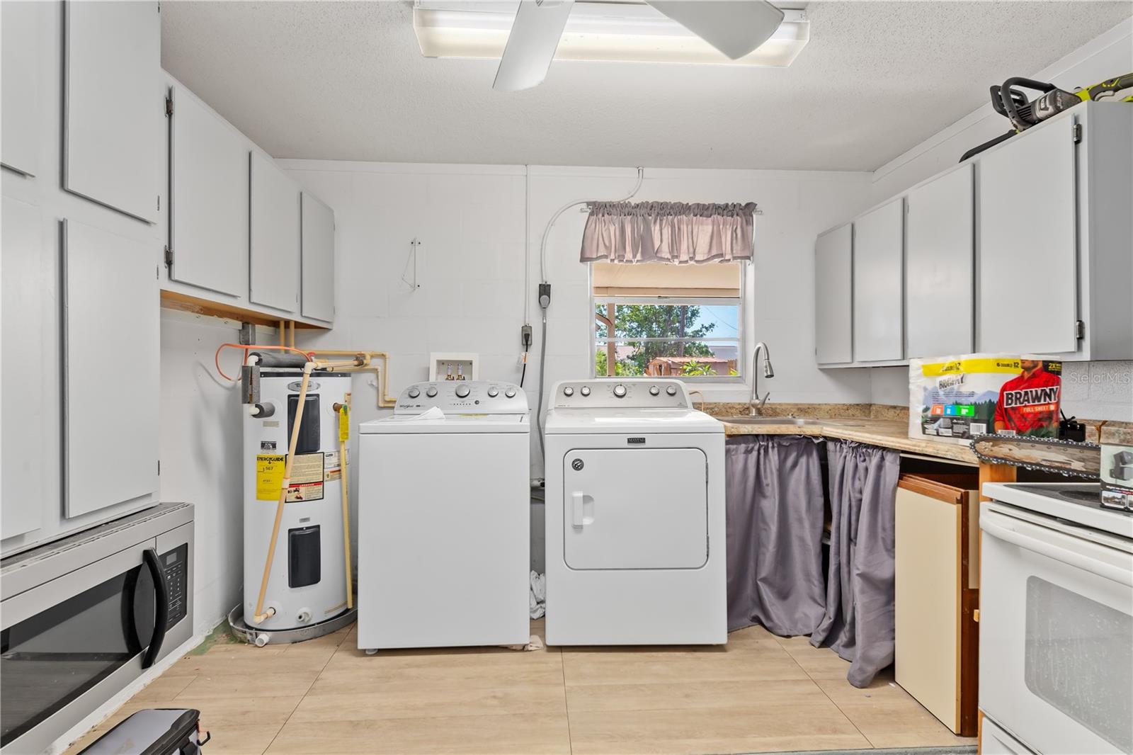 Image 32 of 51 For 218 Parkview Drive