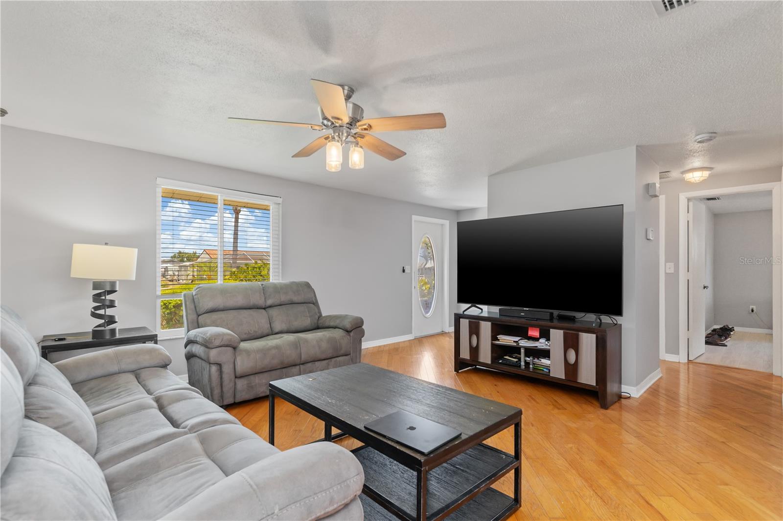 Image 4 of 51 For 218 Parkview Drive