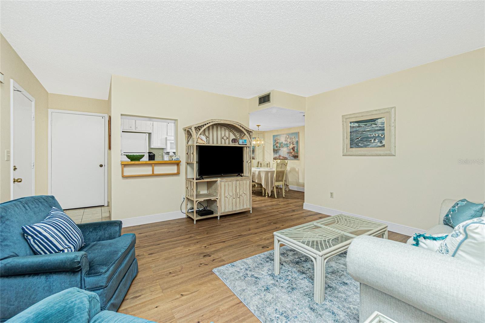 Image 11 of 35 For 22375 Edgewater Drive 128