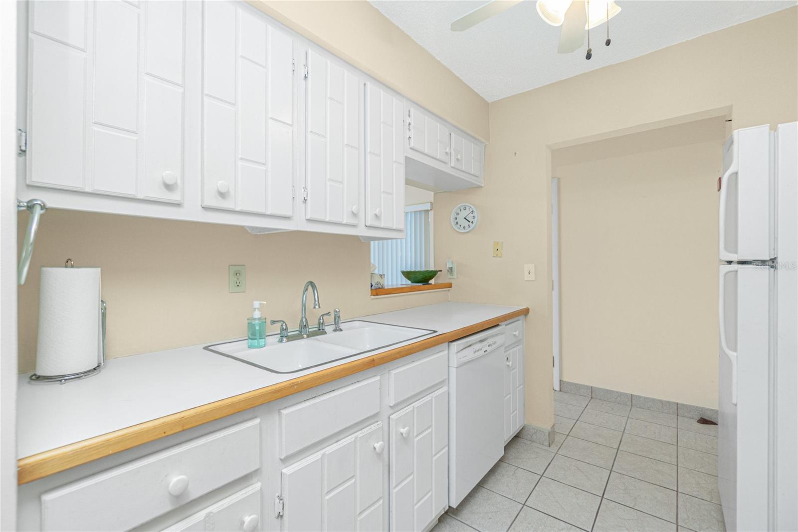 Image 12 of 35 For 22375 Edgewater Drive 128