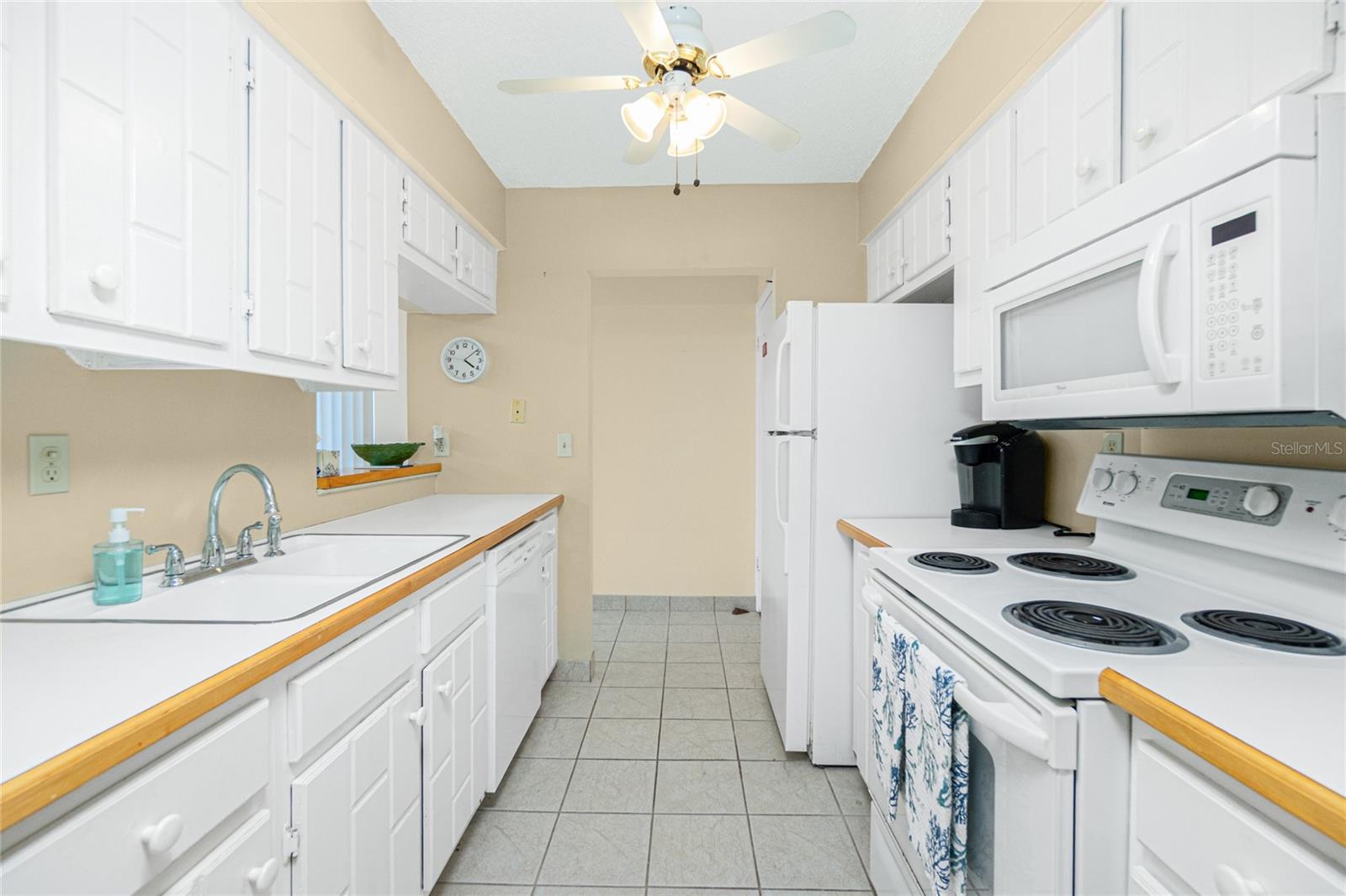 Image 18 of 35 For 22375 Edgewater Drive 128
