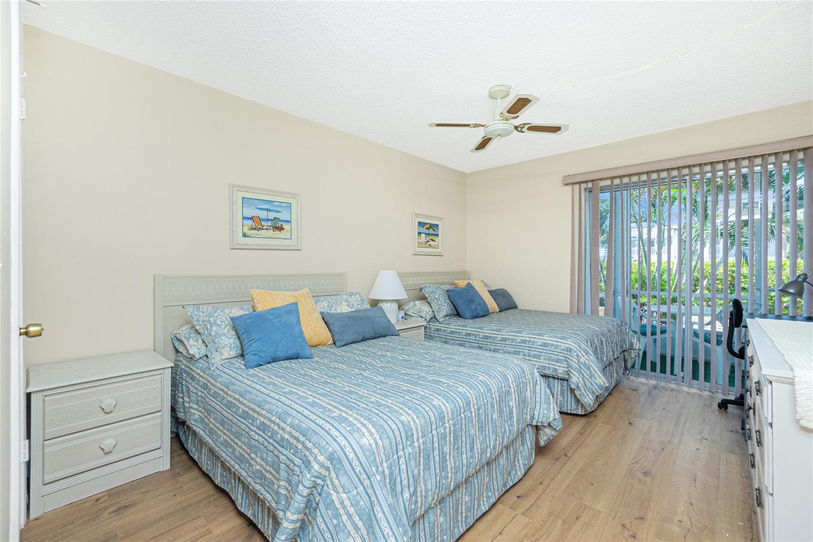 Image 21 of 35 For 22375 Edgewater Drive 128