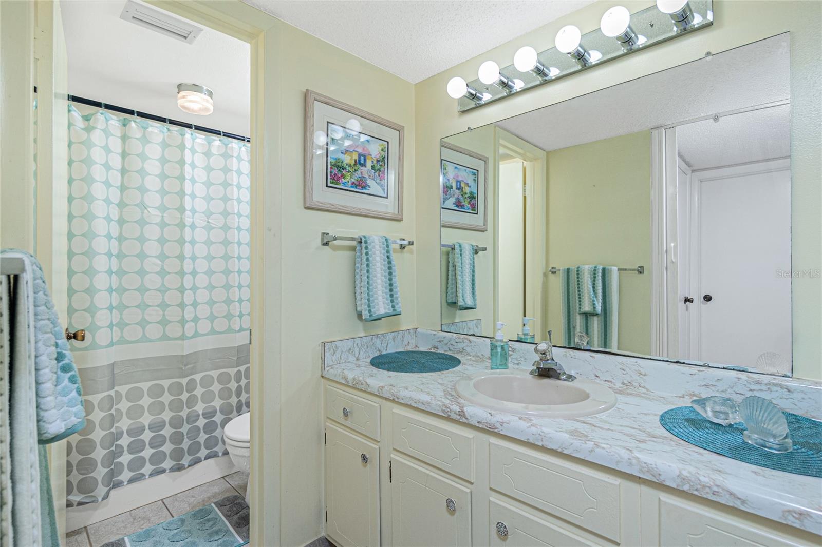 Image 24 of 35 For 22375 Edgewater Drive 128