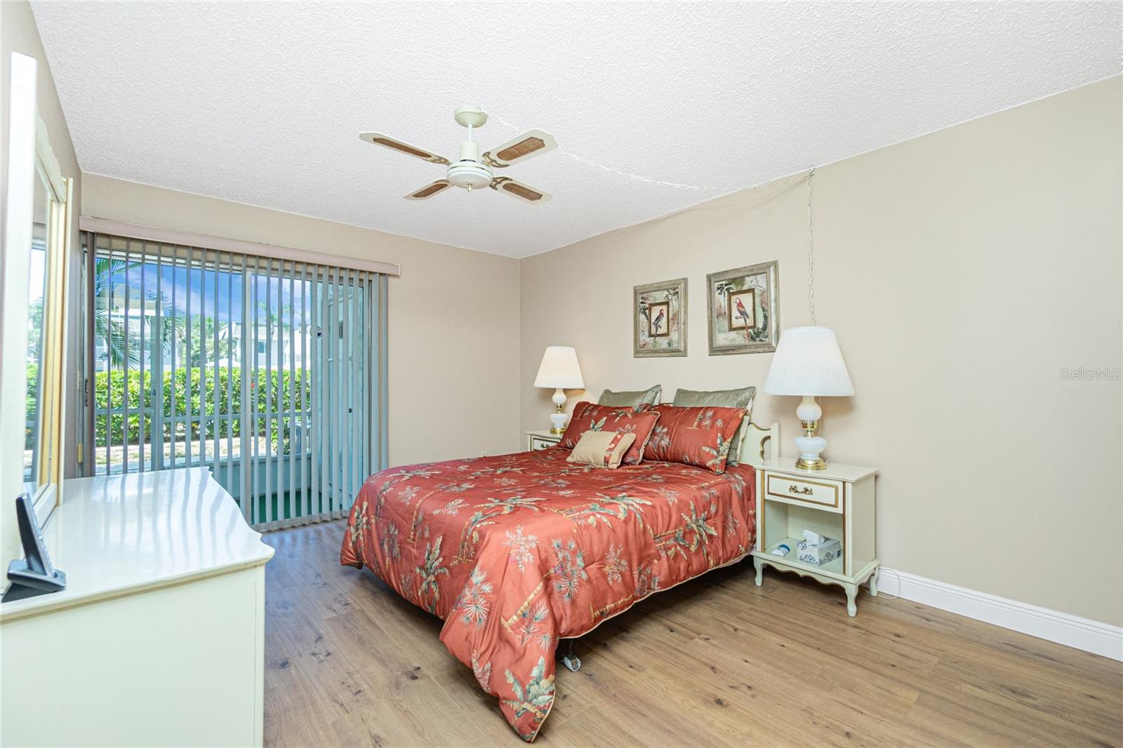 Image 26 of 35 For 22375 Edgewater Drive 128