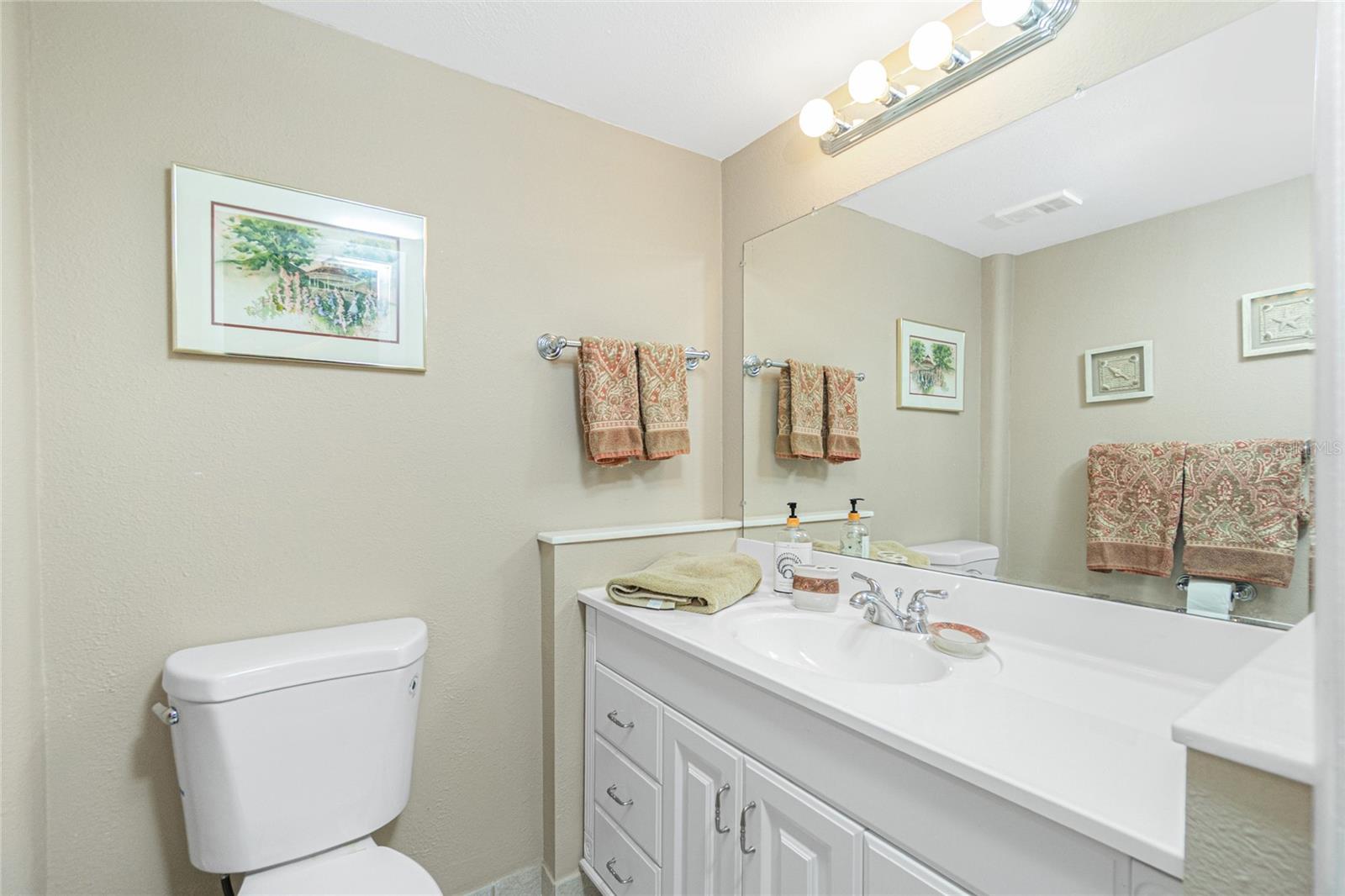 Image 28 of 35 For 22375 Edgewater Drive 128