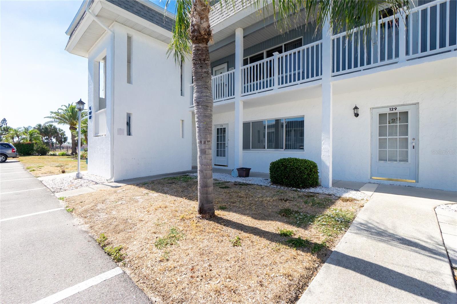 Image 3 of 35 For 22375 Edgewater Drive 128