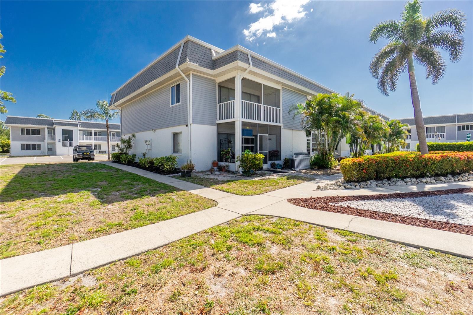Image 7 of 35 For 22375 Edgewater Drive 128