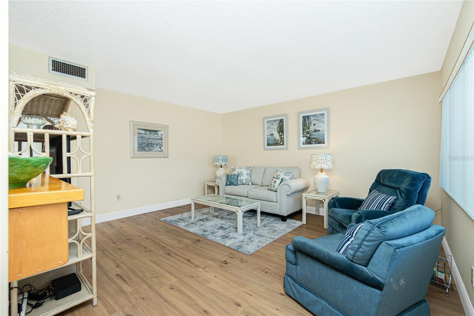 Image 9 of 35 For 22375 Edgewater Drive 128