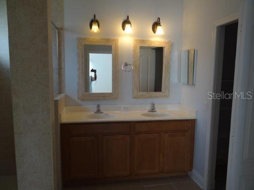 Image 9 of 10 For 2811 Suncoast Lakes Boulevard