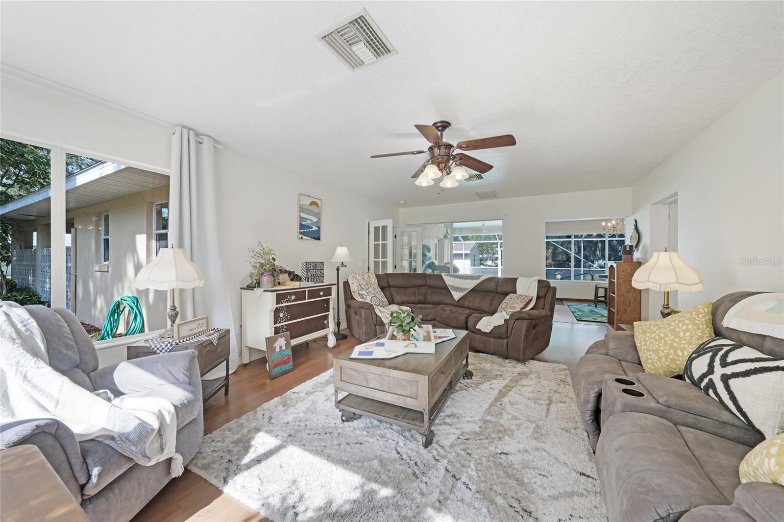 Image 11 of 51 For 117 Evangeline Street