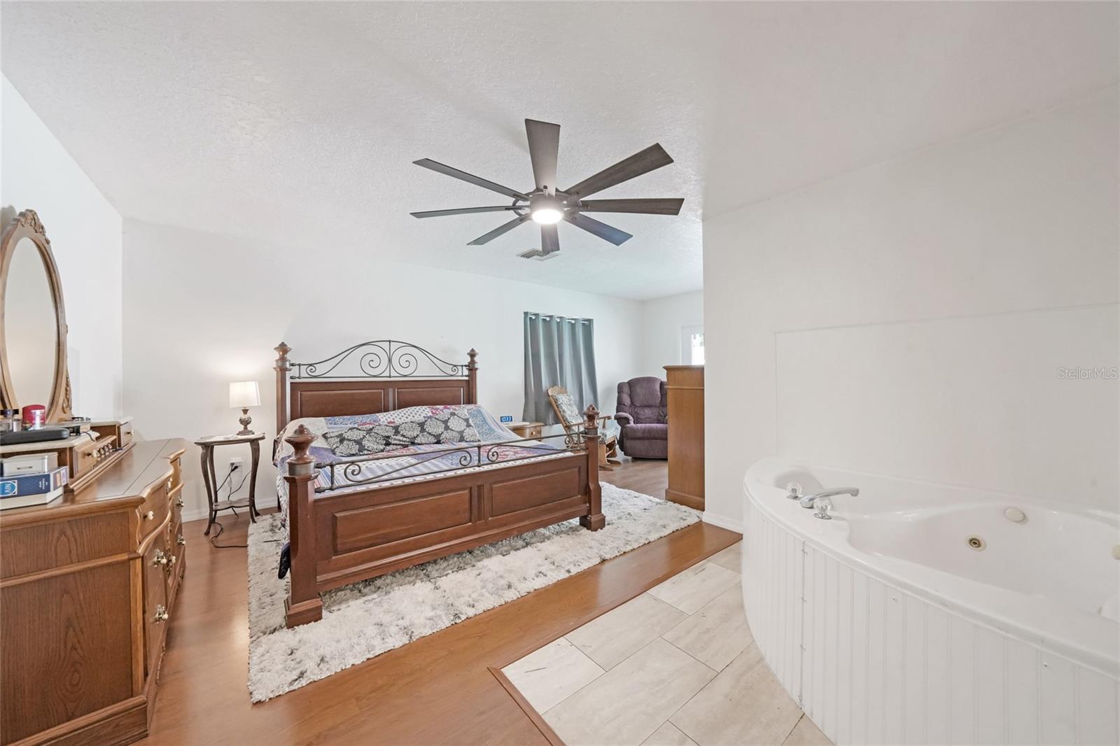 Image 16 of 51 For 117 Evangeline Street