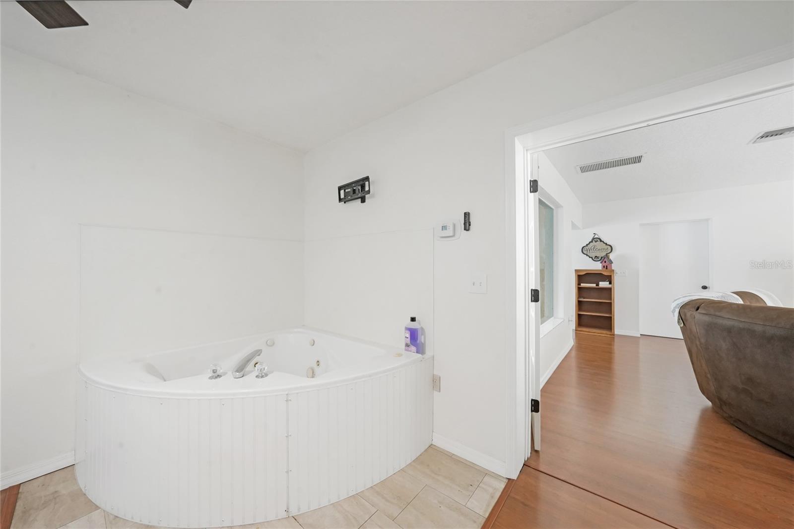 Image 17 of 51 For 117 Evangeline Street