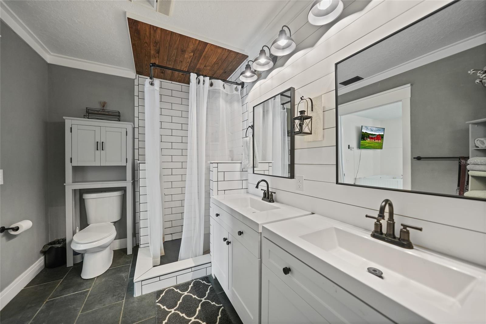 Image 23 of 51 For 117 Evangeline Street