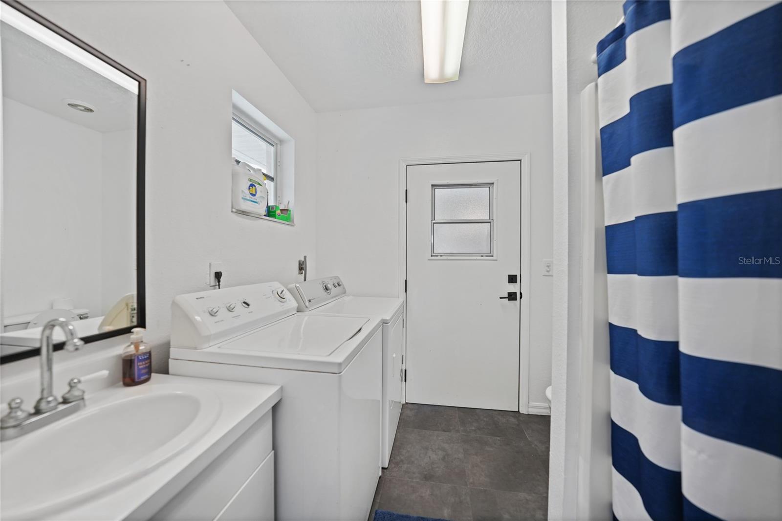Image 30 of 51 For 117 Evangeline Street