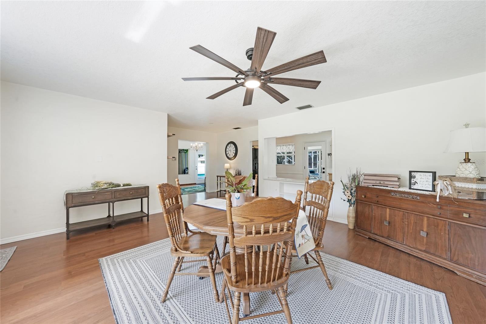 Image 4 of 51 For 117 Evangeline Street