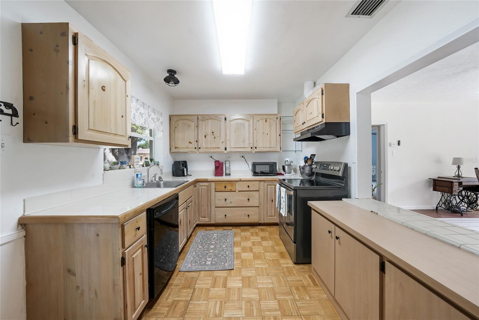 Image 6 of 51 For 117 Evangeline Street