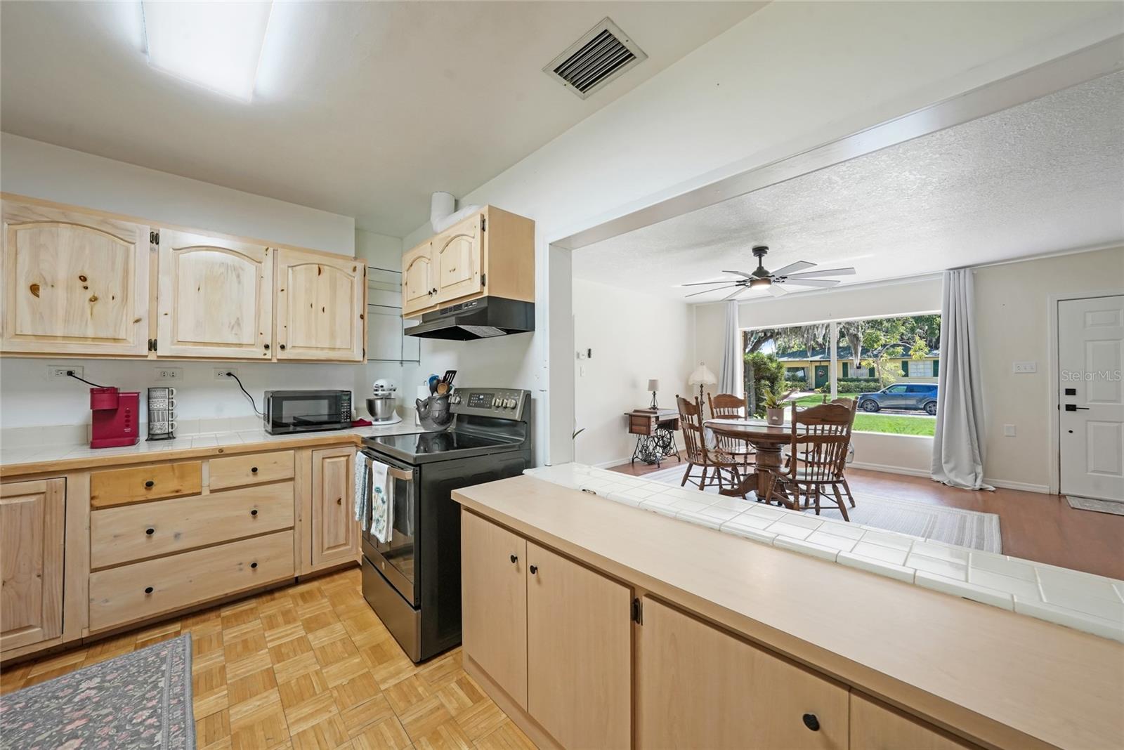 Image 7 of 51 For 117 Evangeline Street