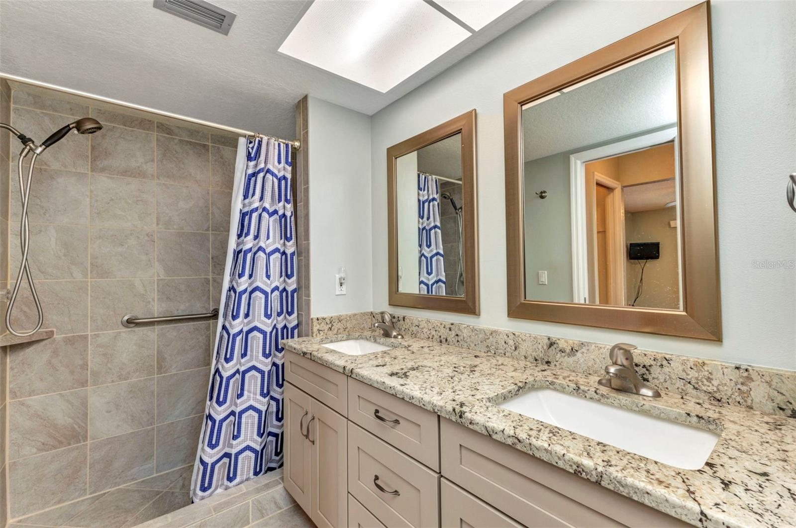 Image 32 of 67 For 80 Hibiscus Drive