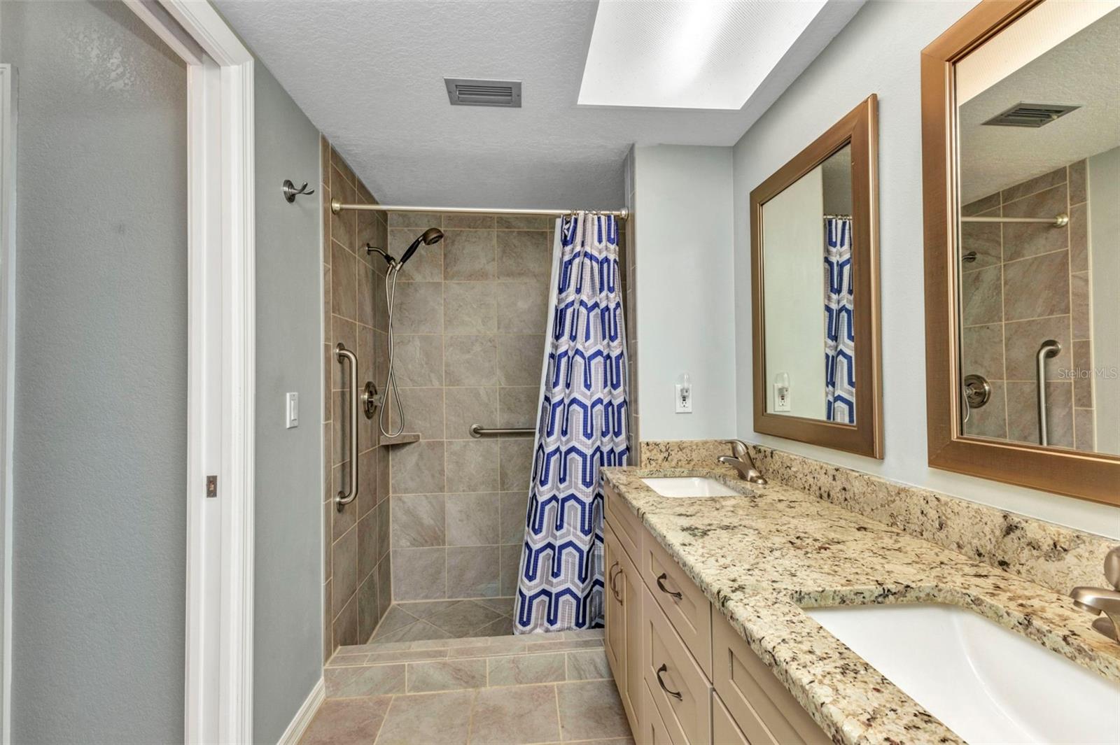 Image 34 of 67 For 80 Hibiscus Drive