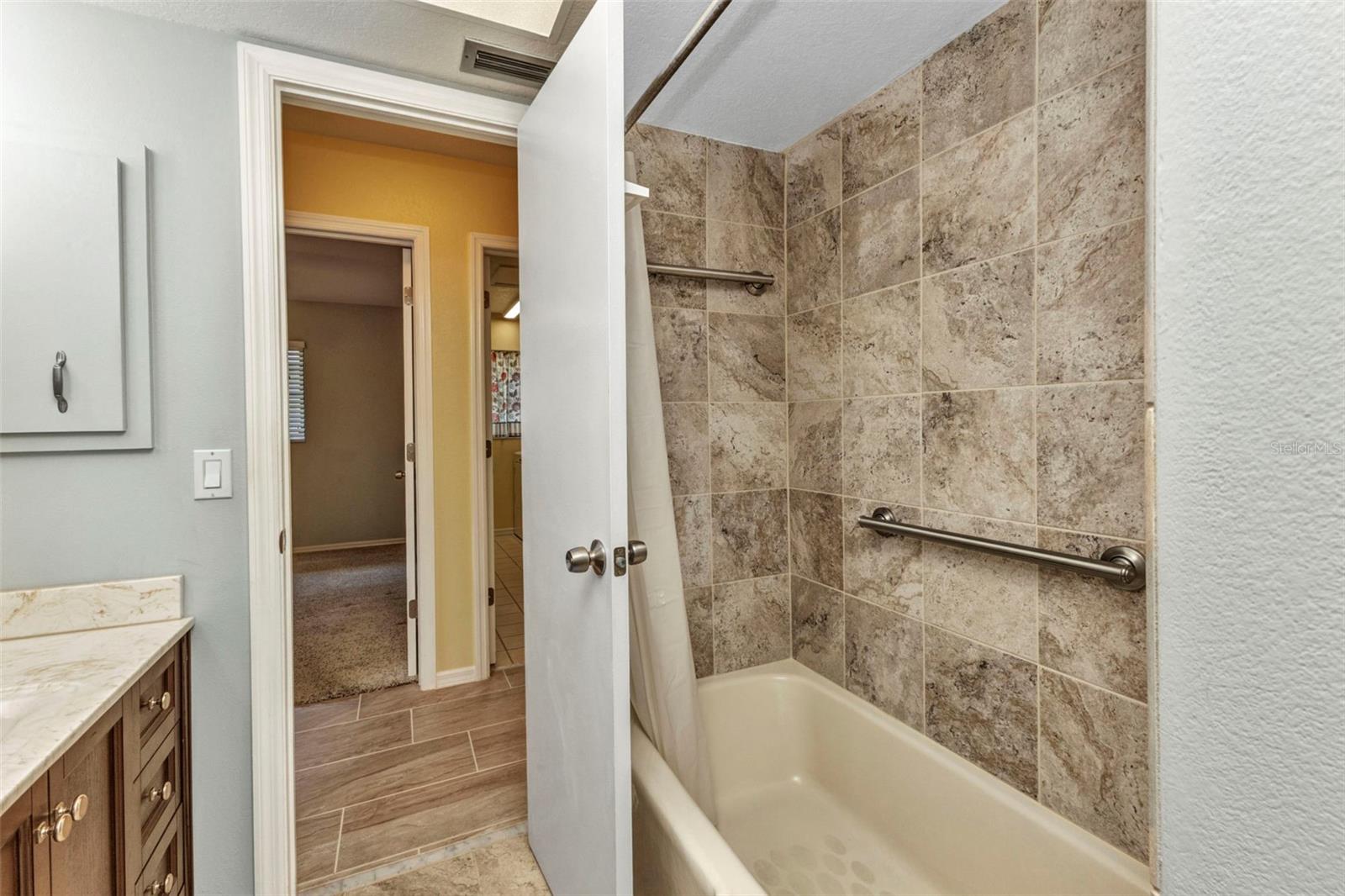 Image 35 of 67 For 80 Hibiscus Drive