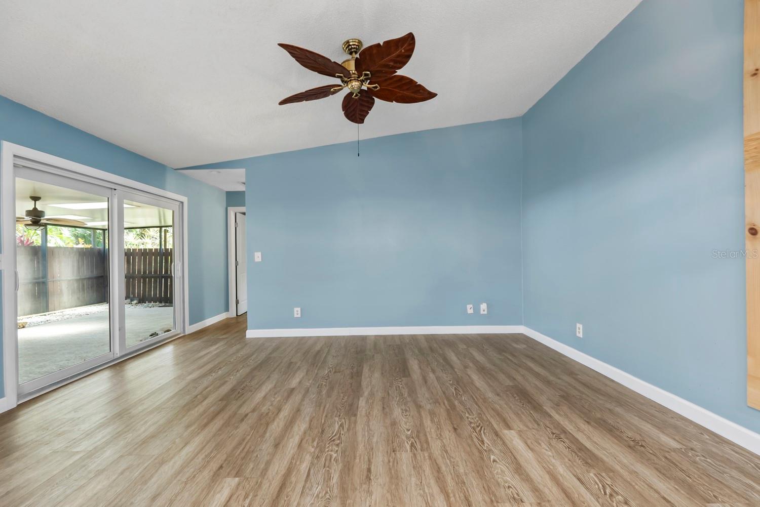 Image 16 of 50 For 15464 Crystal Lake Drive