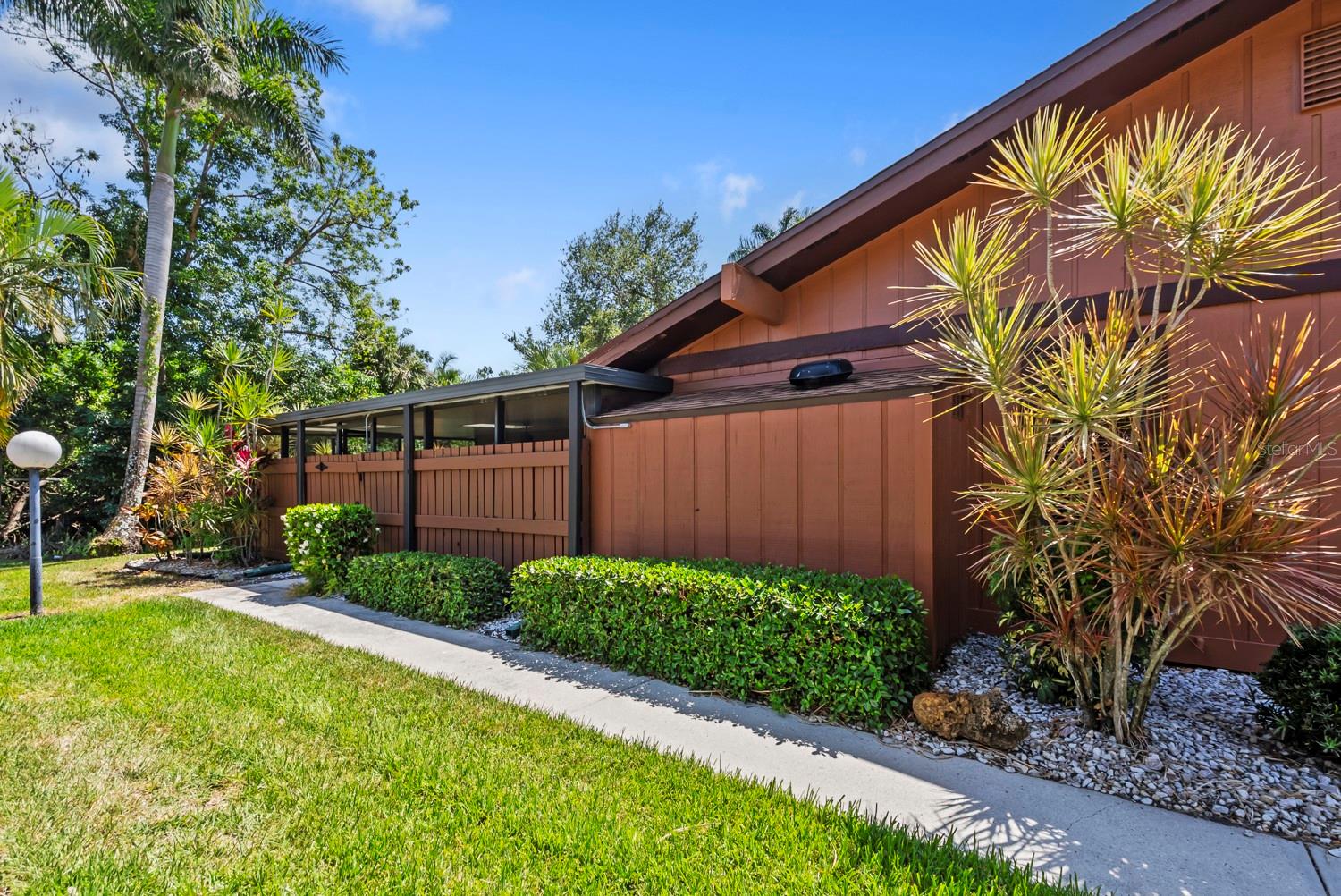 Image 3 of 50 For 15464 Crystal Lake Drive
