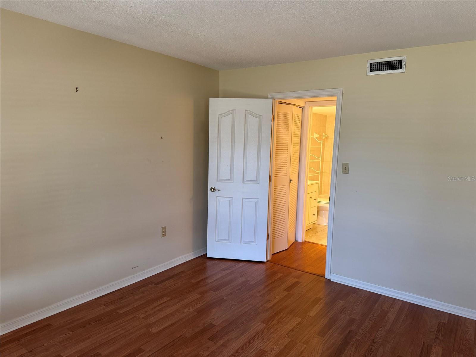 Image 14 of 28 For 21320 Brinson Avenue 112