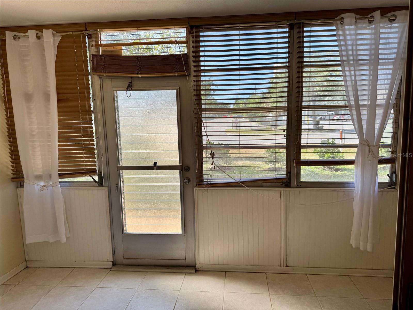 Image 7 of 28 For 21320 Brinson Avenue 112