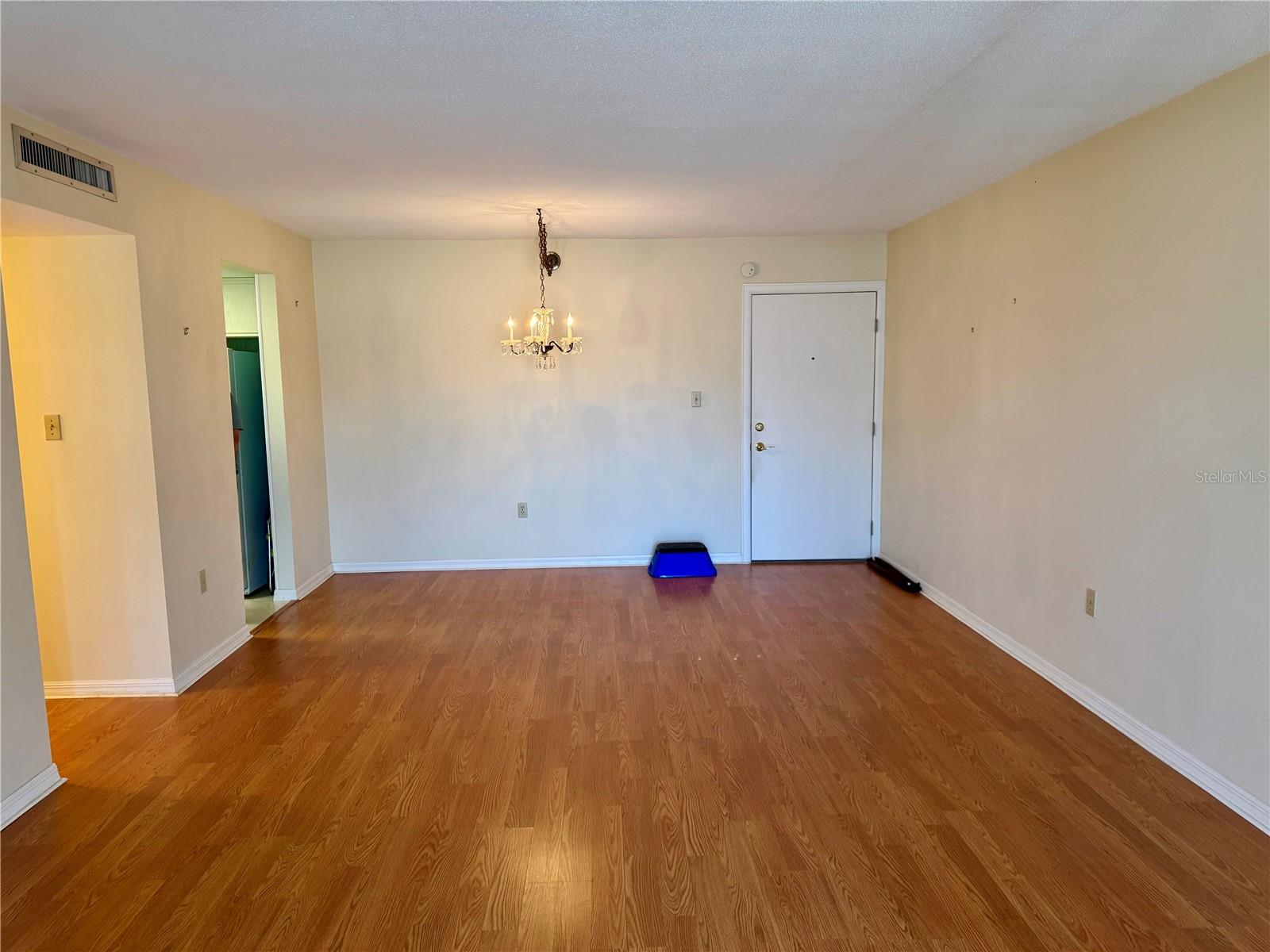 Image 8 of 28 For 21320 Brinson Avenue 112