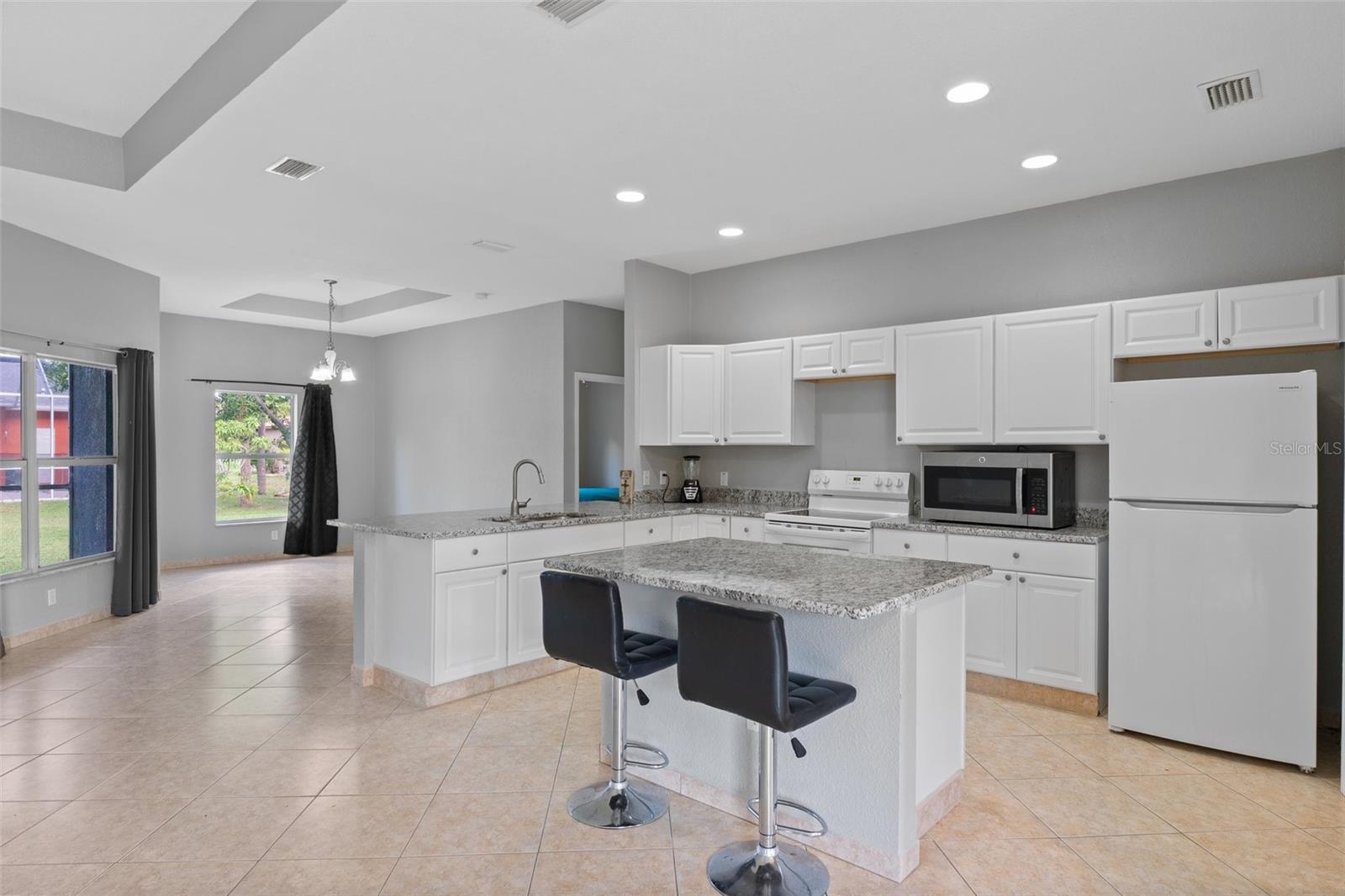 Image 10 of 39 For 1275 Huntington Street