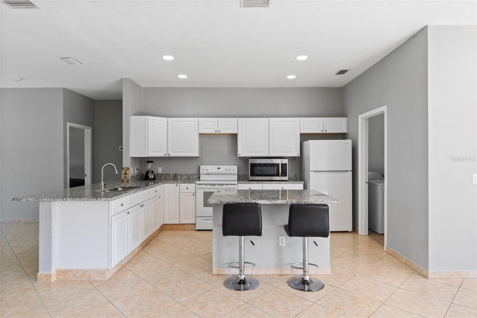 Image 8 of 39 For 1275 Huntington Street