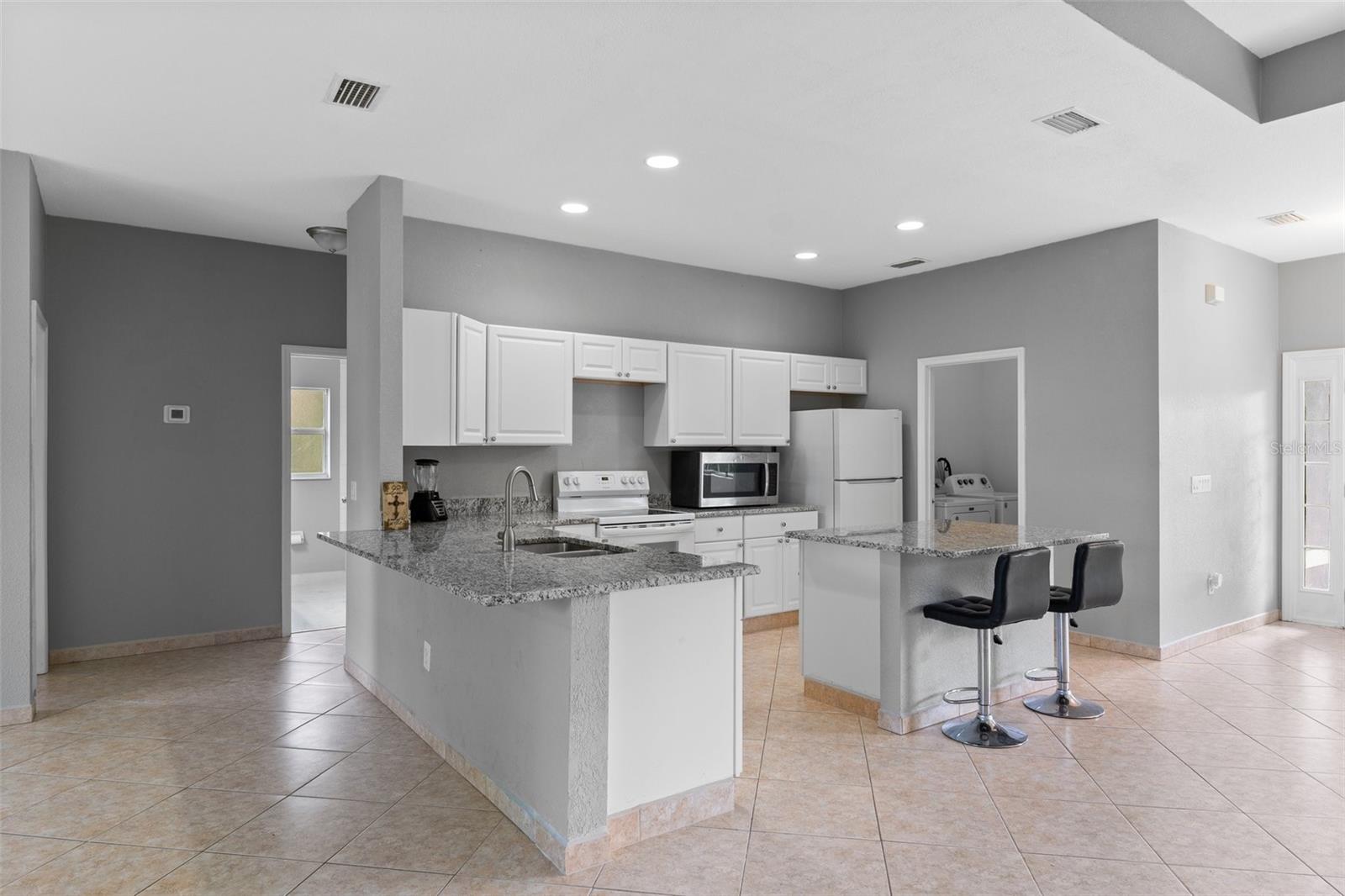 Image 9 of 39 For 1275 Huntington Street