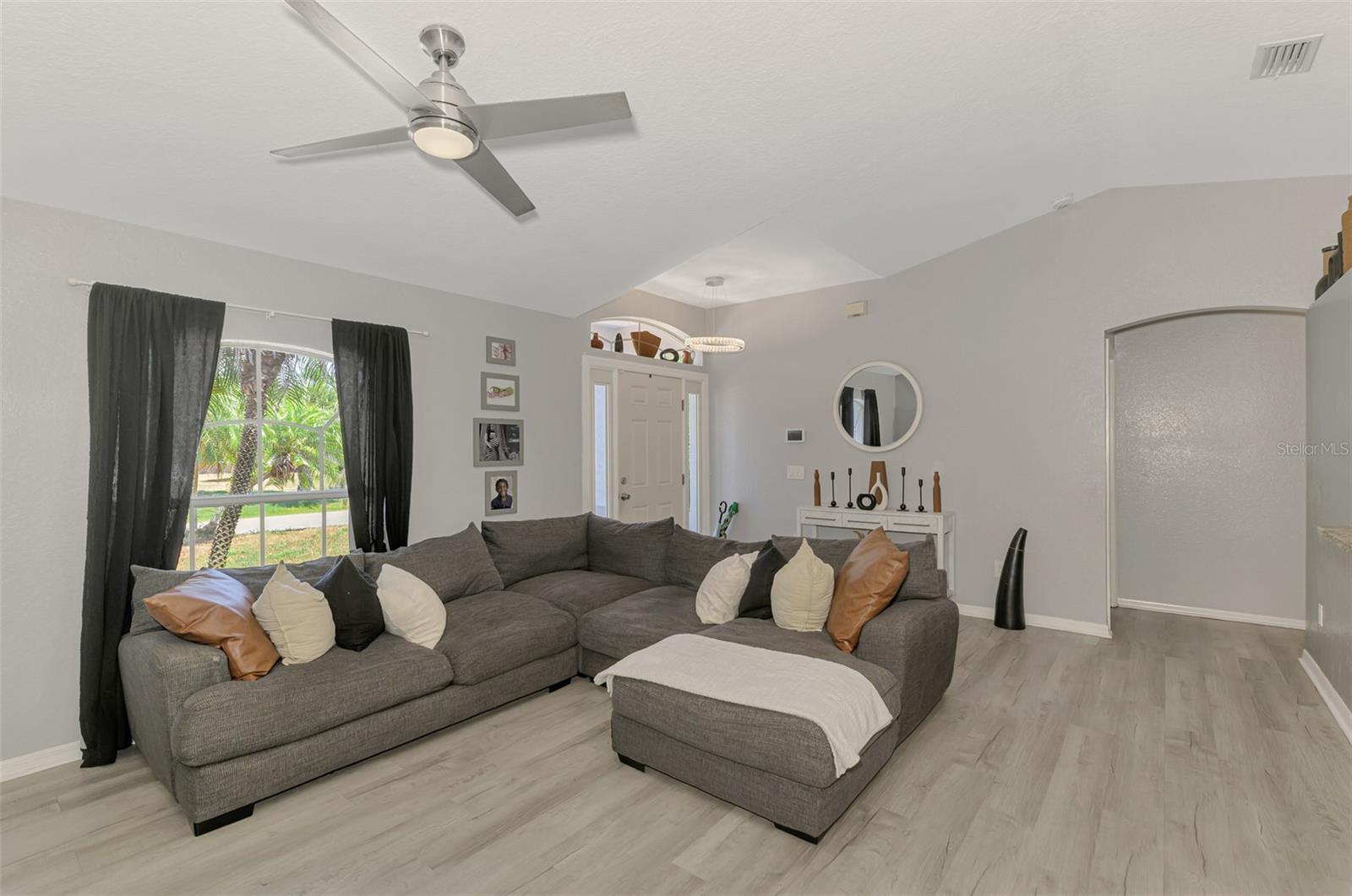 Image 10 of 52 For 4129 Palisades Avenue