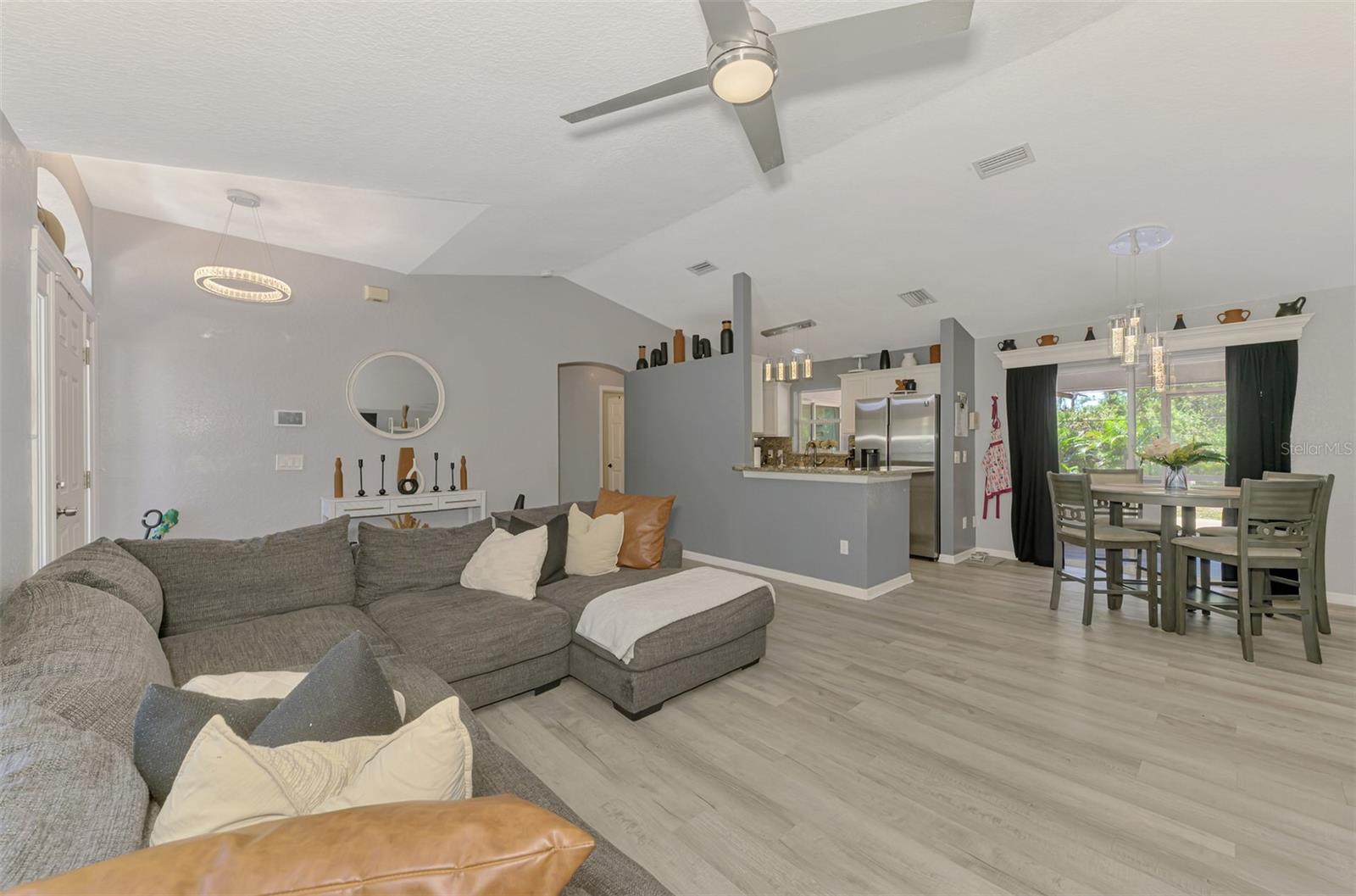 Image 11 of 52 For 4129 Palisades Avenue