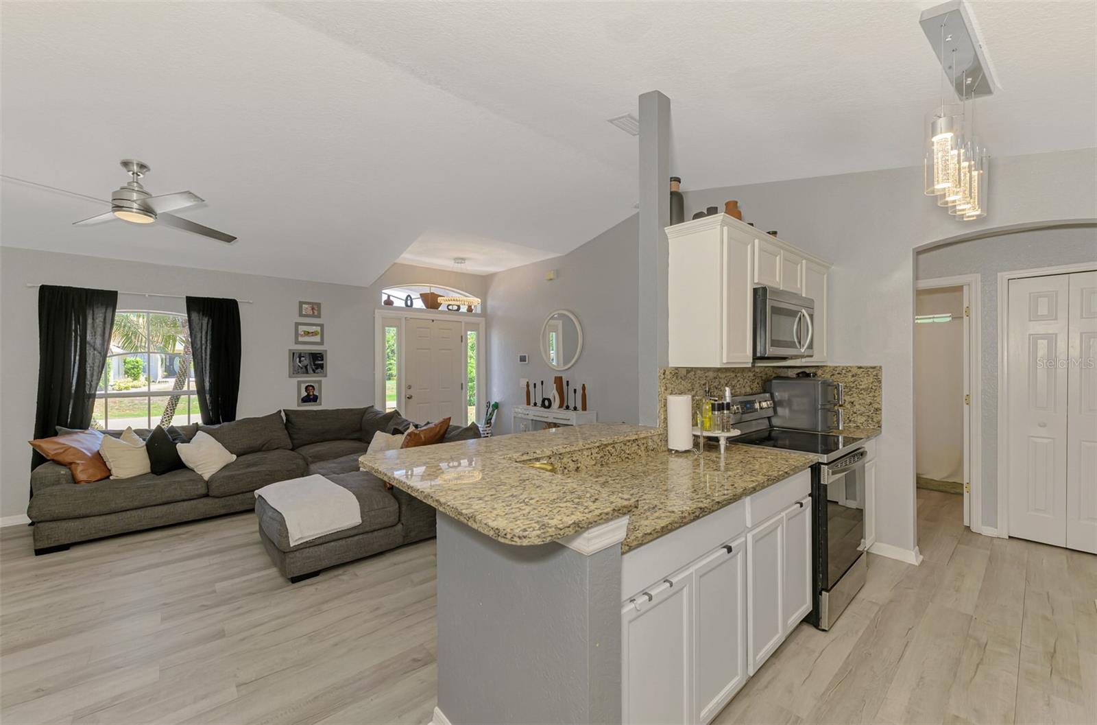 Image 21 of 52 For 4129 Palisades Avenue
