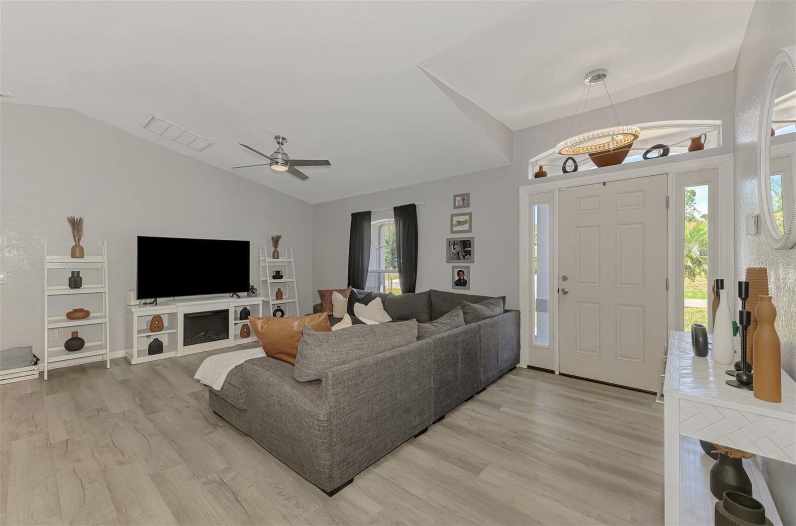 Image 6 of 52 For 4129 Palisades Avenue