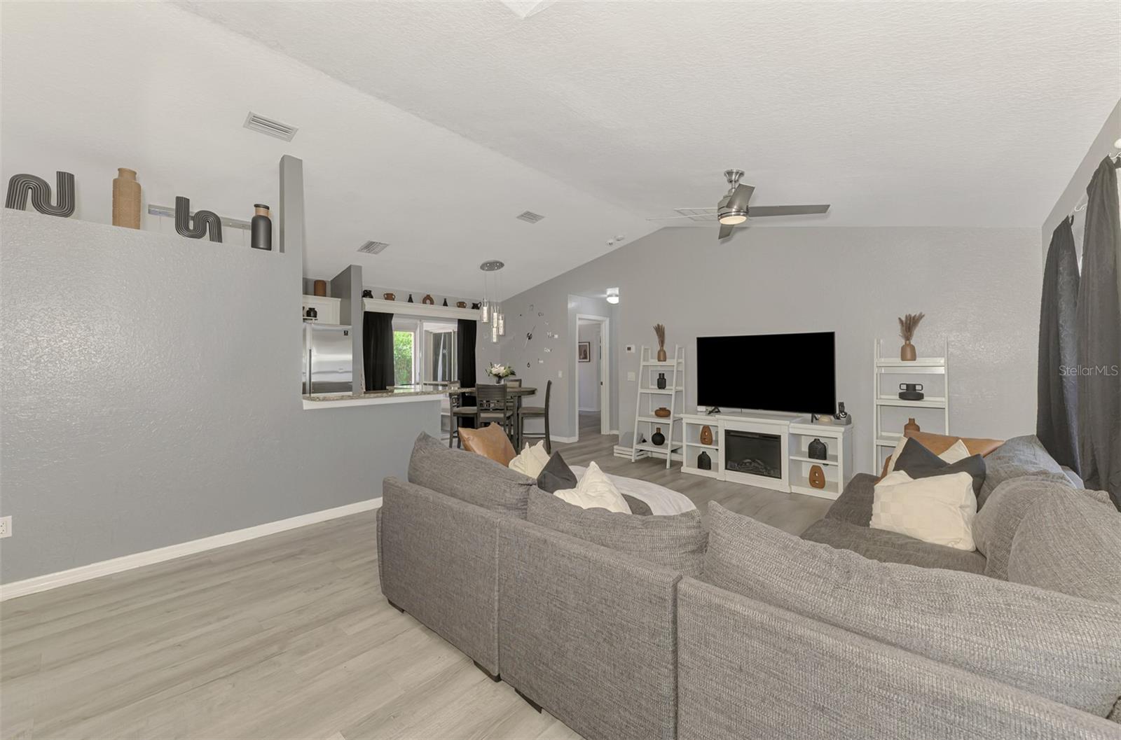Image 7 of 52 For 4129 Palisades Avenue
