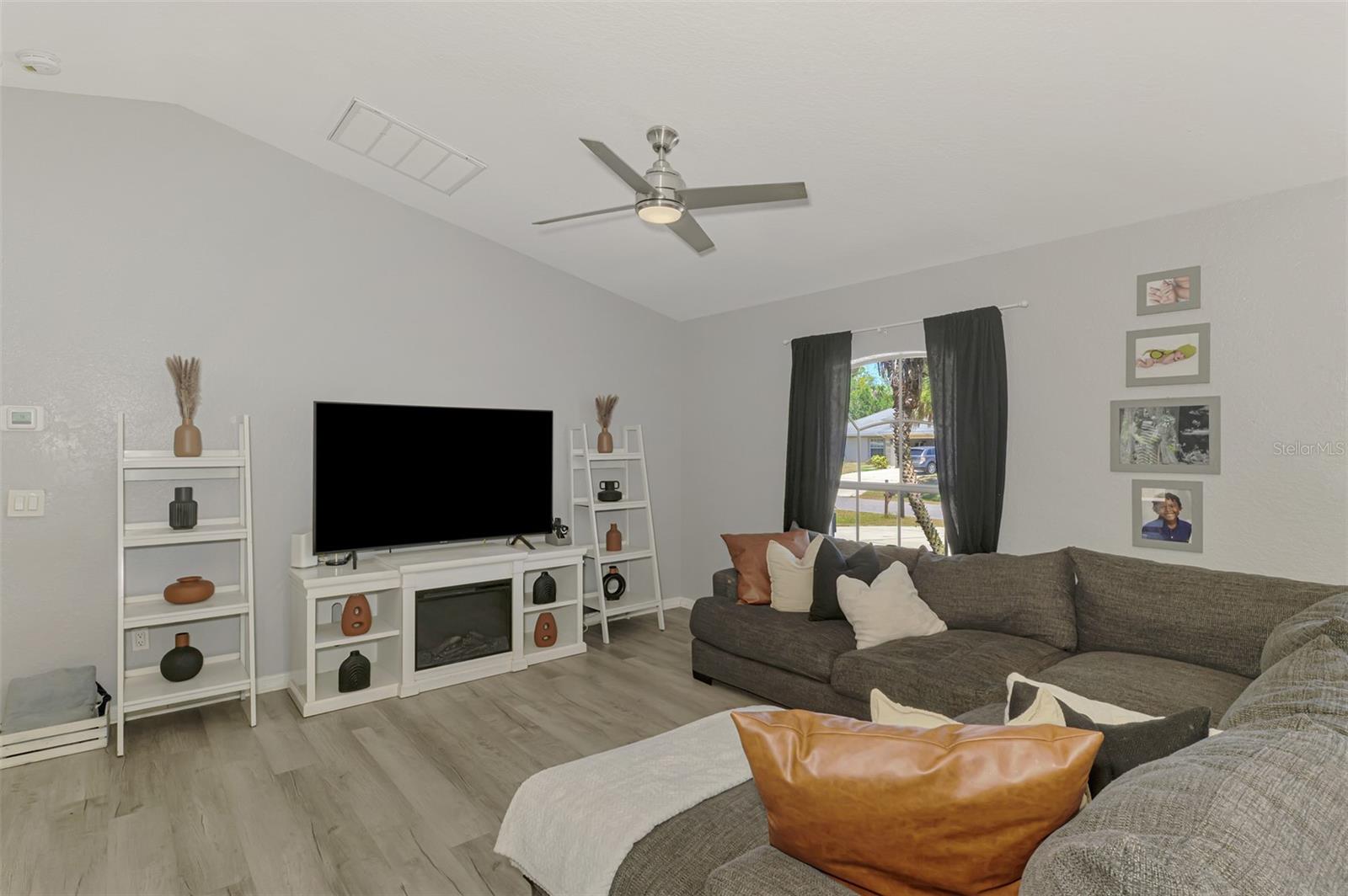 Image 9 of 52 For 4129 Palisades Avenue