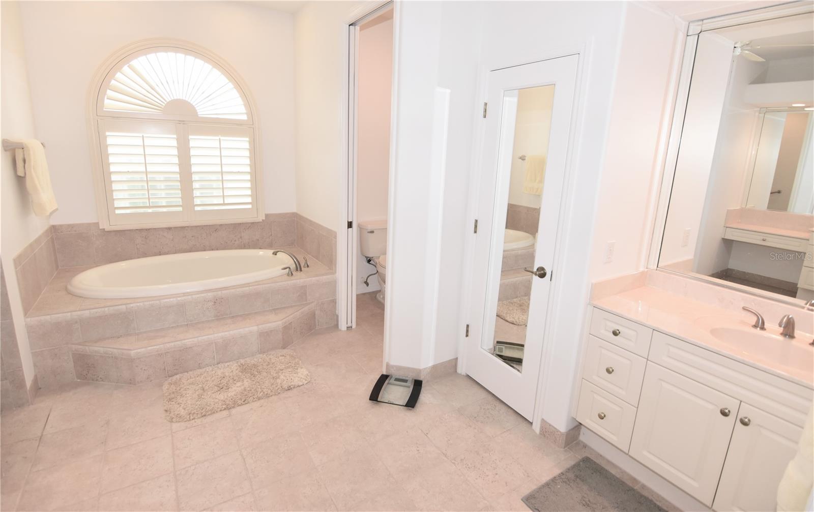 Image 28 of 64 For 3787 Whippoorwill Court