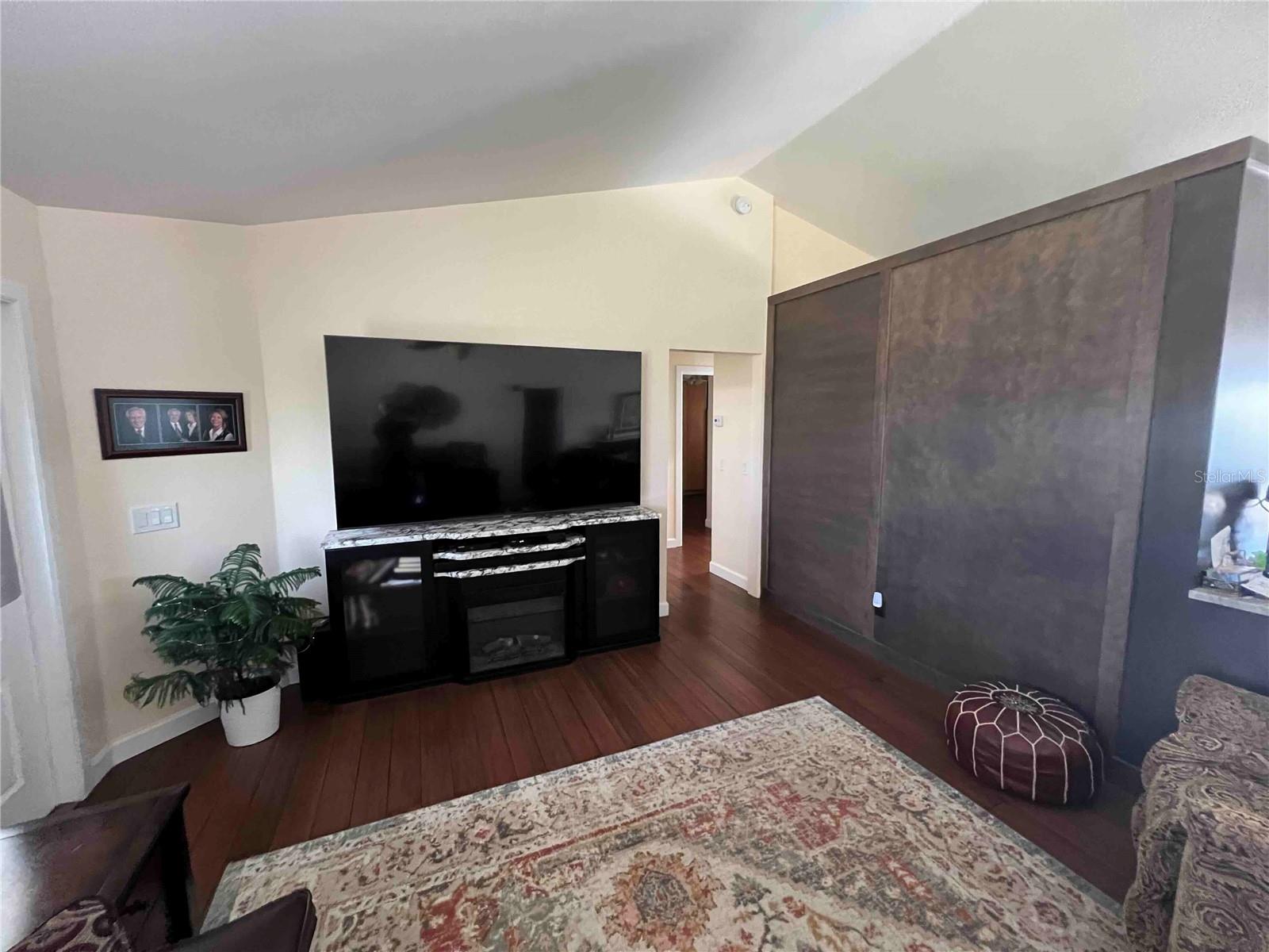 Image 2 of 44 For 1118 17th Street