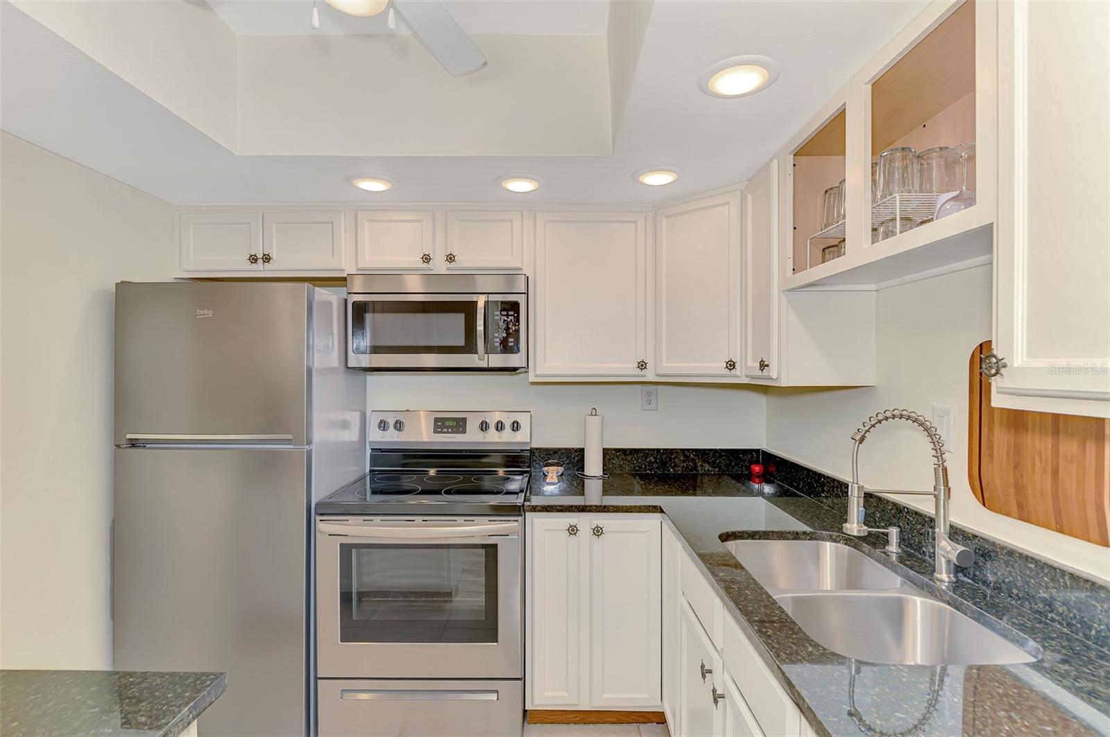 Image 17 of 42 For 3100 Harbor Boulevard 307