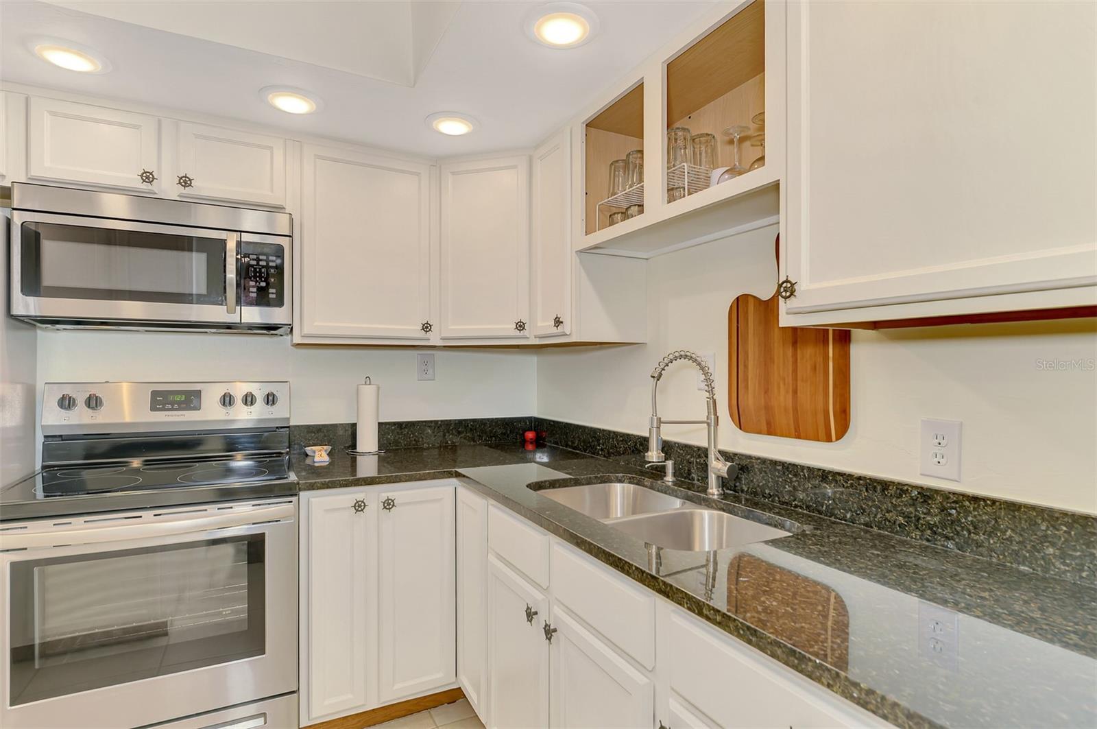 Image 18 of 42 For 3100 Harbor Boulevard 307