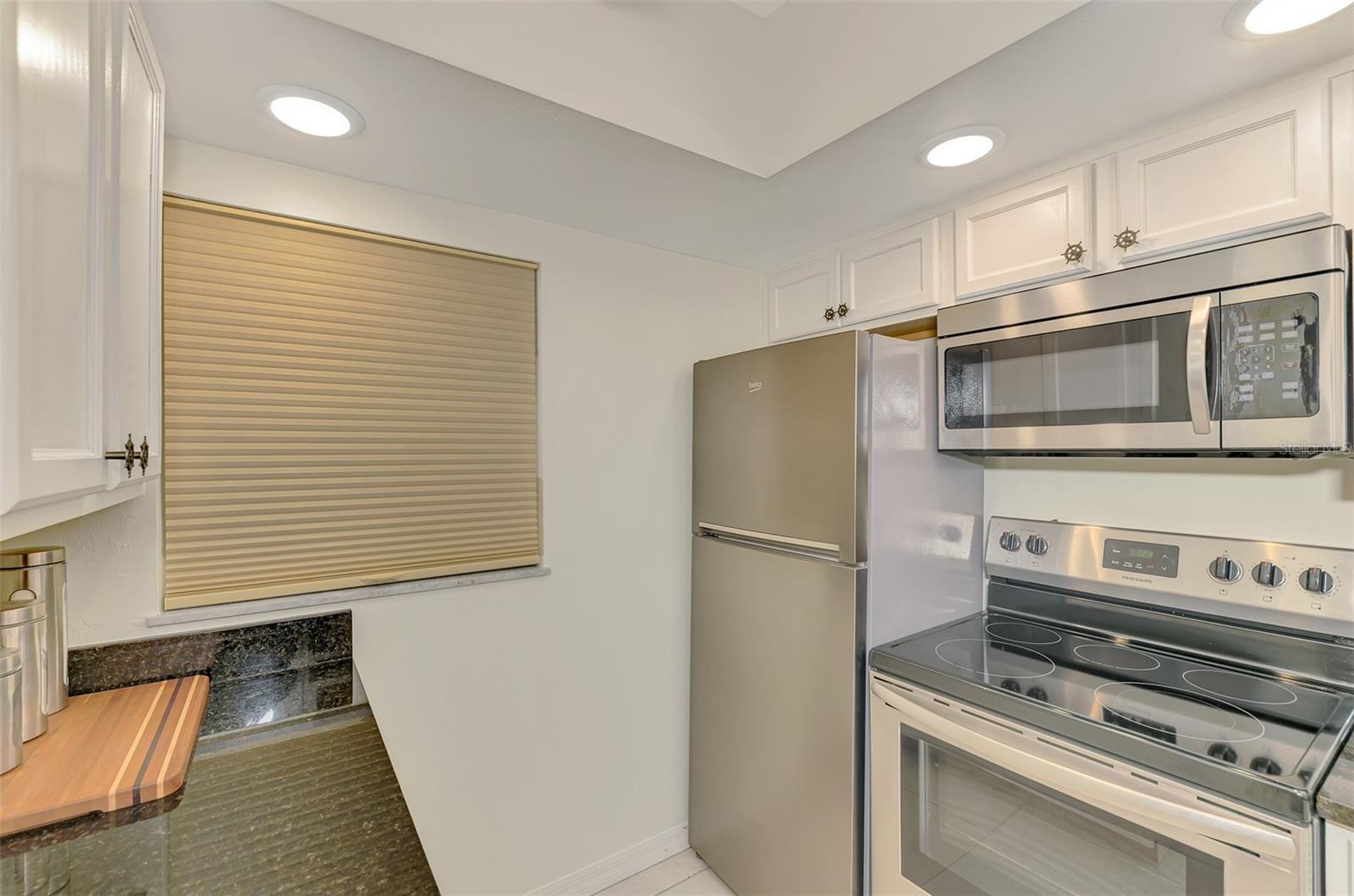 Image 19 of 42 For 3100 Harbor Boulevard 307