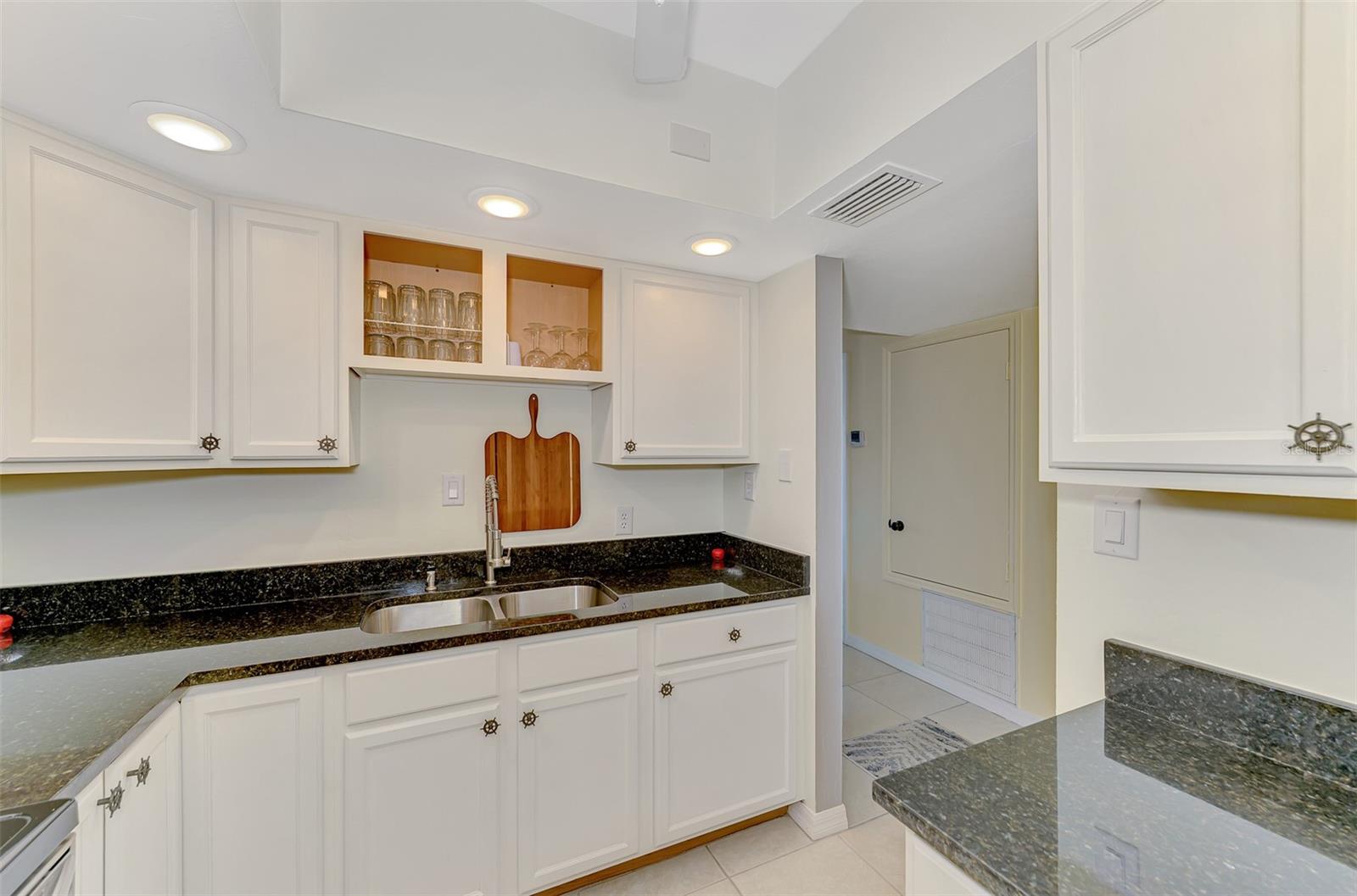Image 20 of 42 For 3100 Harbor Boulevard 307