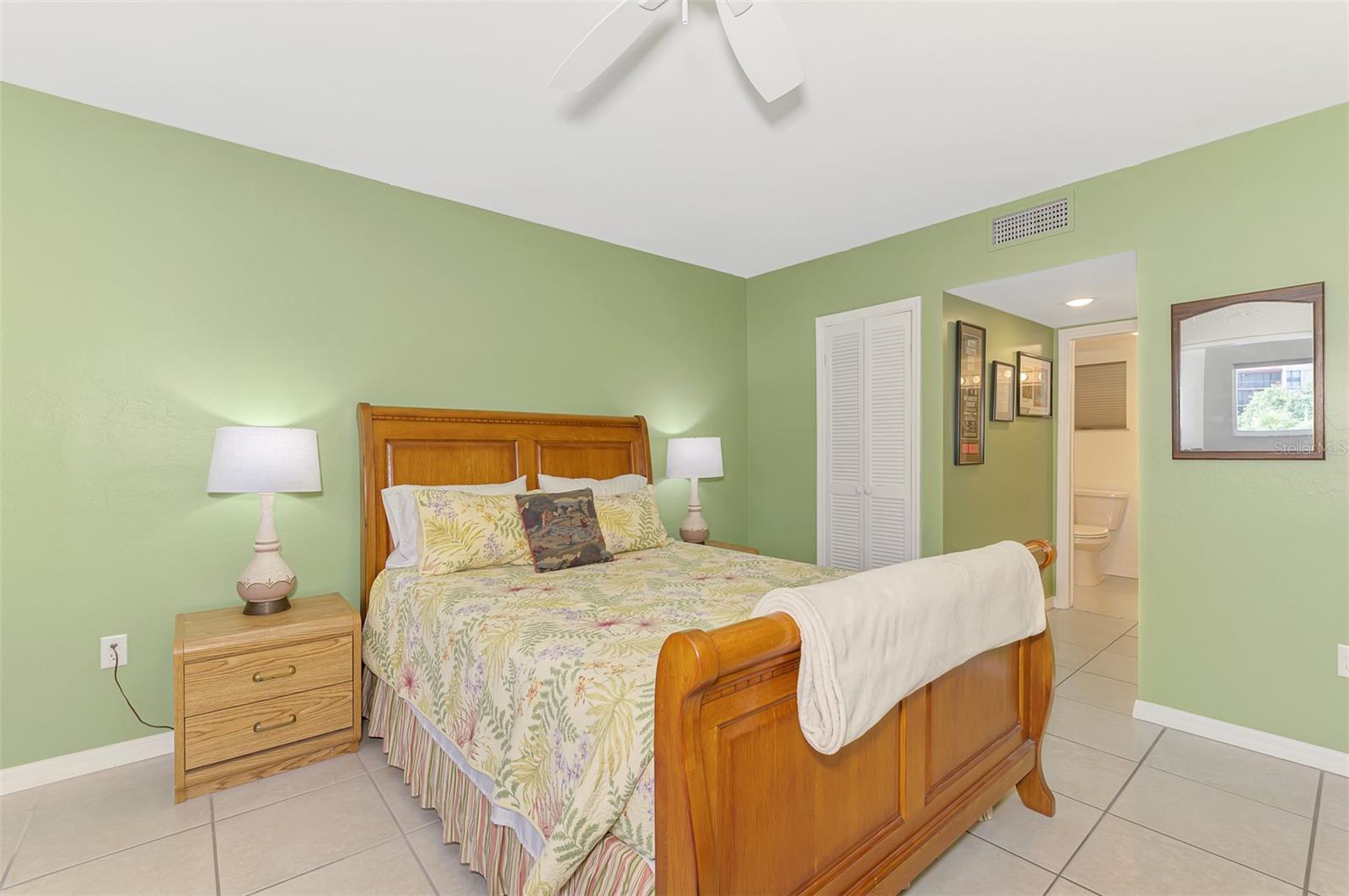 Image 22 of 42 For 3100 Harbor Boulevard 307