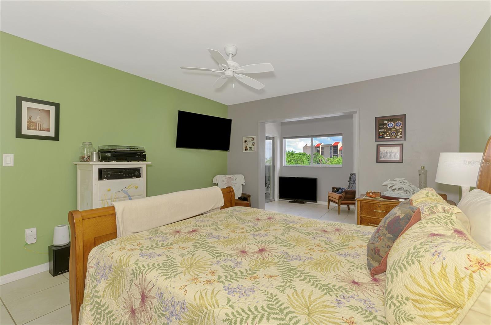 Image 24 of 42 For 3100 Harbor Boulevard 307