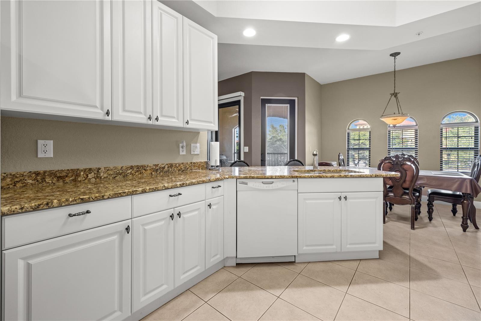 Image 15 of 59 For 95 Vivante Boulevard 204