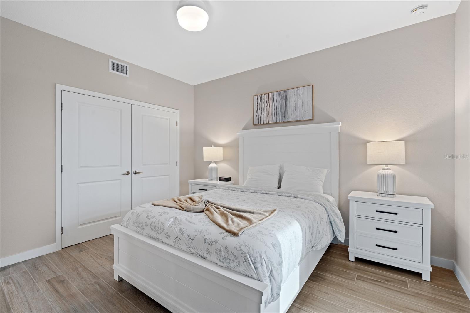 Image 21 of 43 For 5126 Coronado Parkway 2e