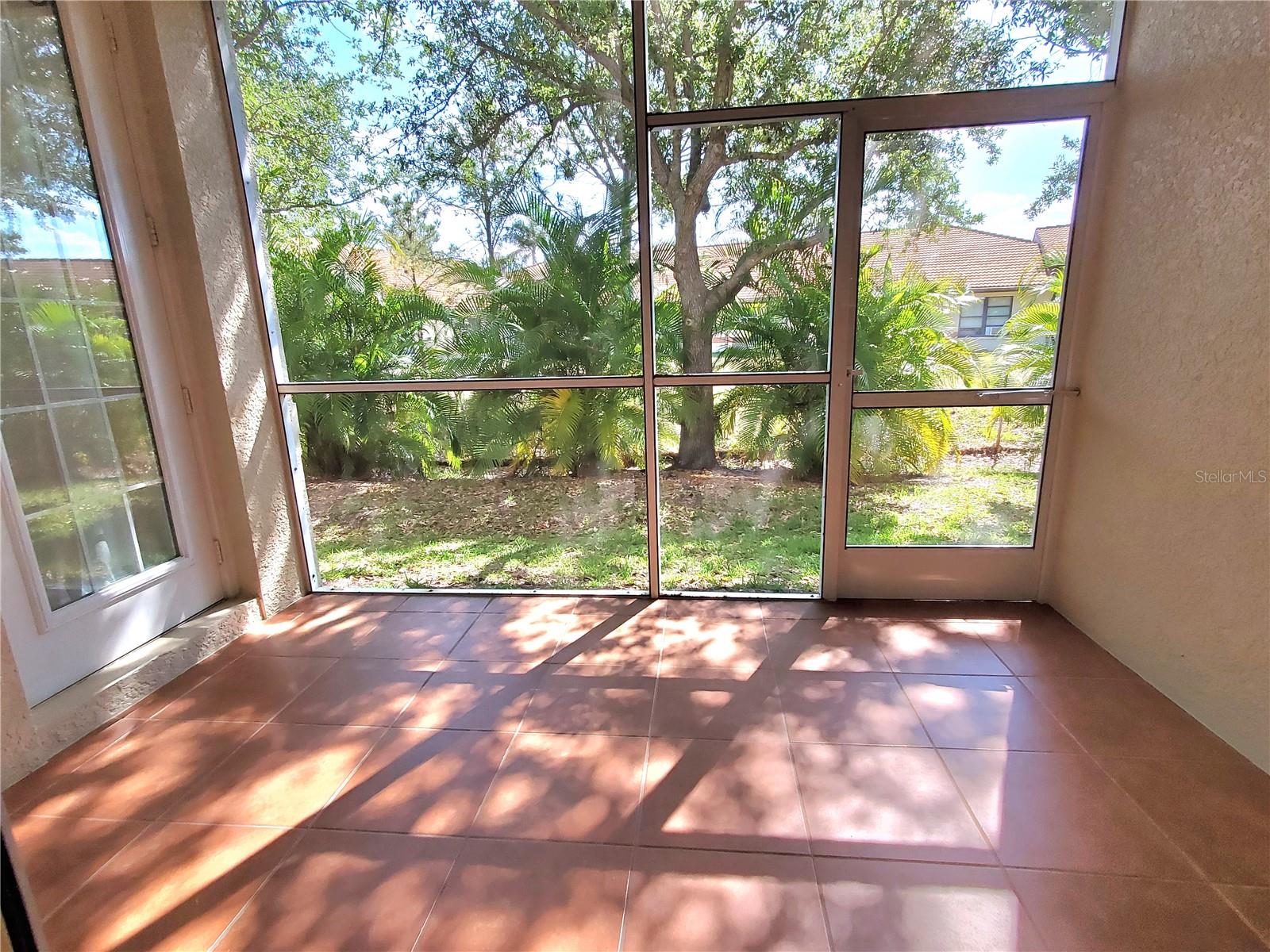Image 8 of 39 For 240 End Drive 412