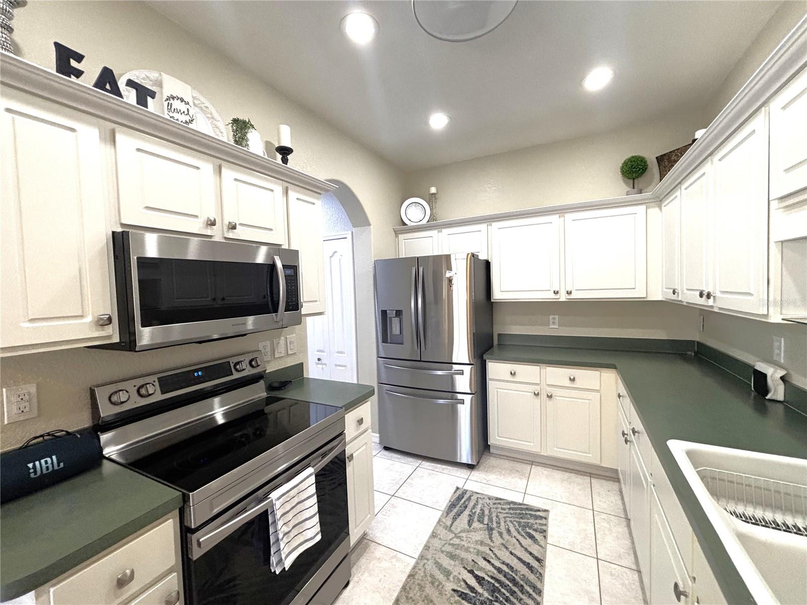 Image 4 of 21 For 1759 Fountain View Circle 1759
